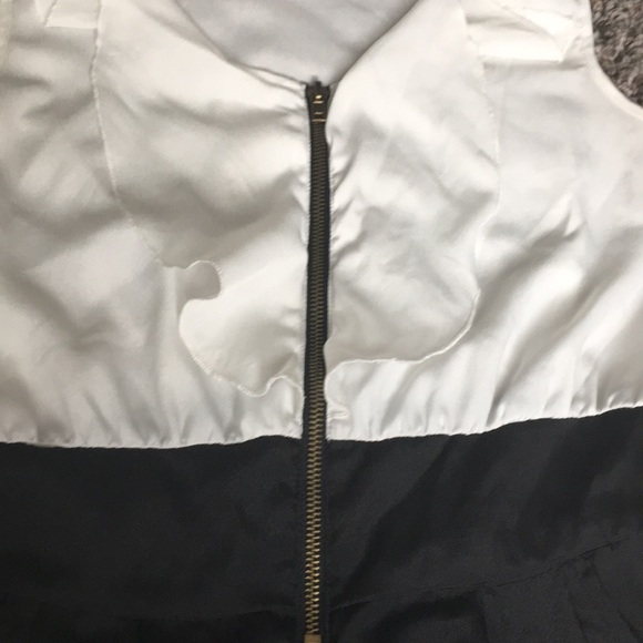 Classy Romper - Picture 2 of 4